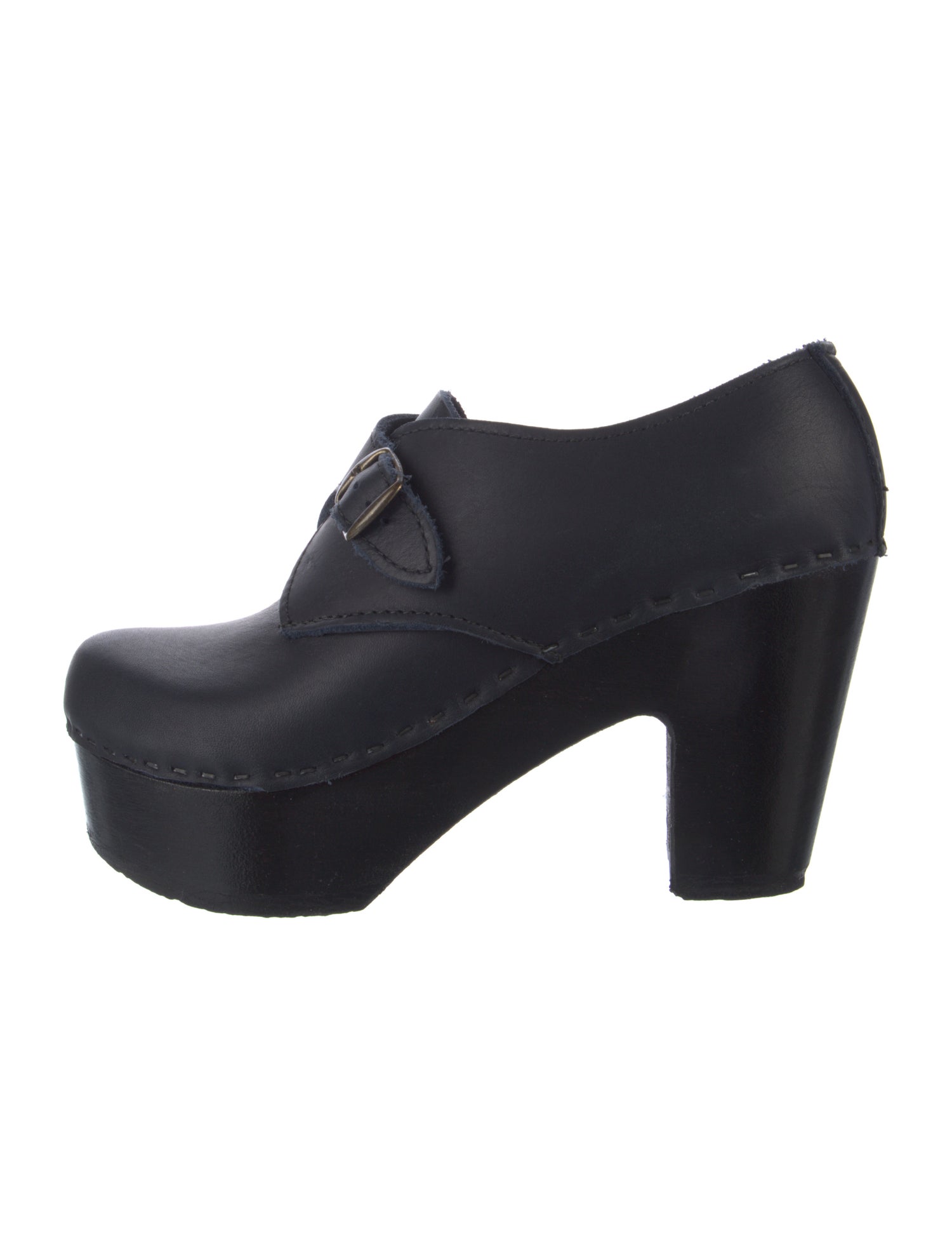 No. 6 Store Leather Pumps