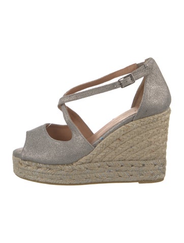 Pre-owned Castaã±er Suede Espadrilles In Neutral