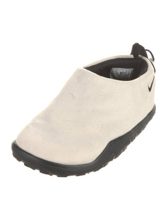 Nike ACG Canvas Embroidered Accent Flats