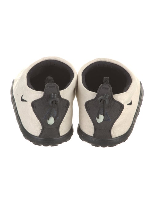 Nike ACG Canvas Embroidered Accent Flats