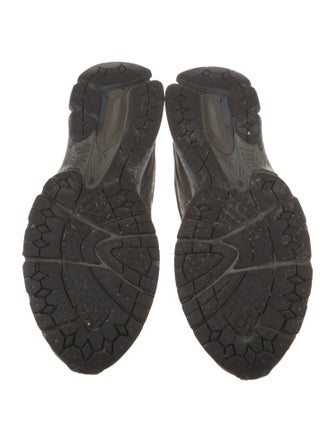 New Balance Suede Mesh Accents Sneakers