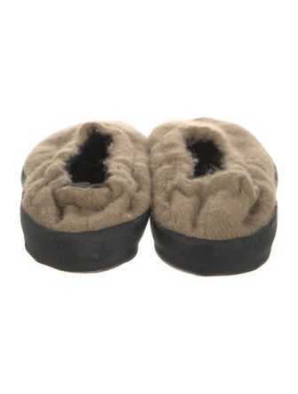 Nehera Wool Flats