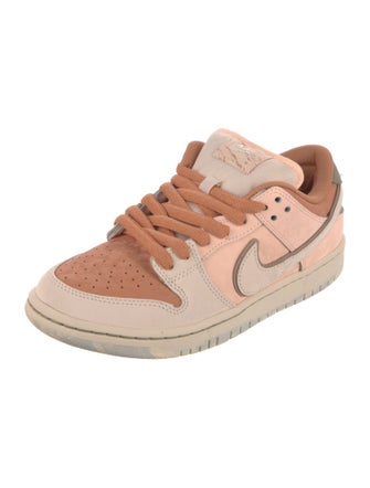 Nike SB Nike SB Dunk Low Sneakers