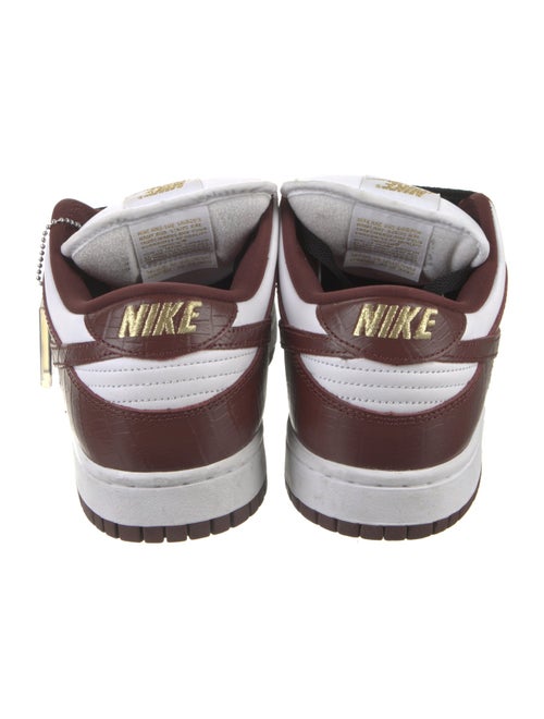 Supreme x Nike SB Dunk Low 'Stars Barkroot' Athletic Sneakers