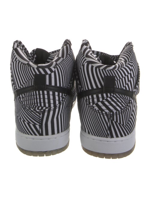 Nike SB Canvas Printed Sneakers