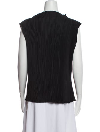 Nonchalant Bateau Neckline Sleeveless Top