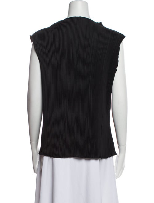 Nonchalant Bateau Neckline Sleeveless Top