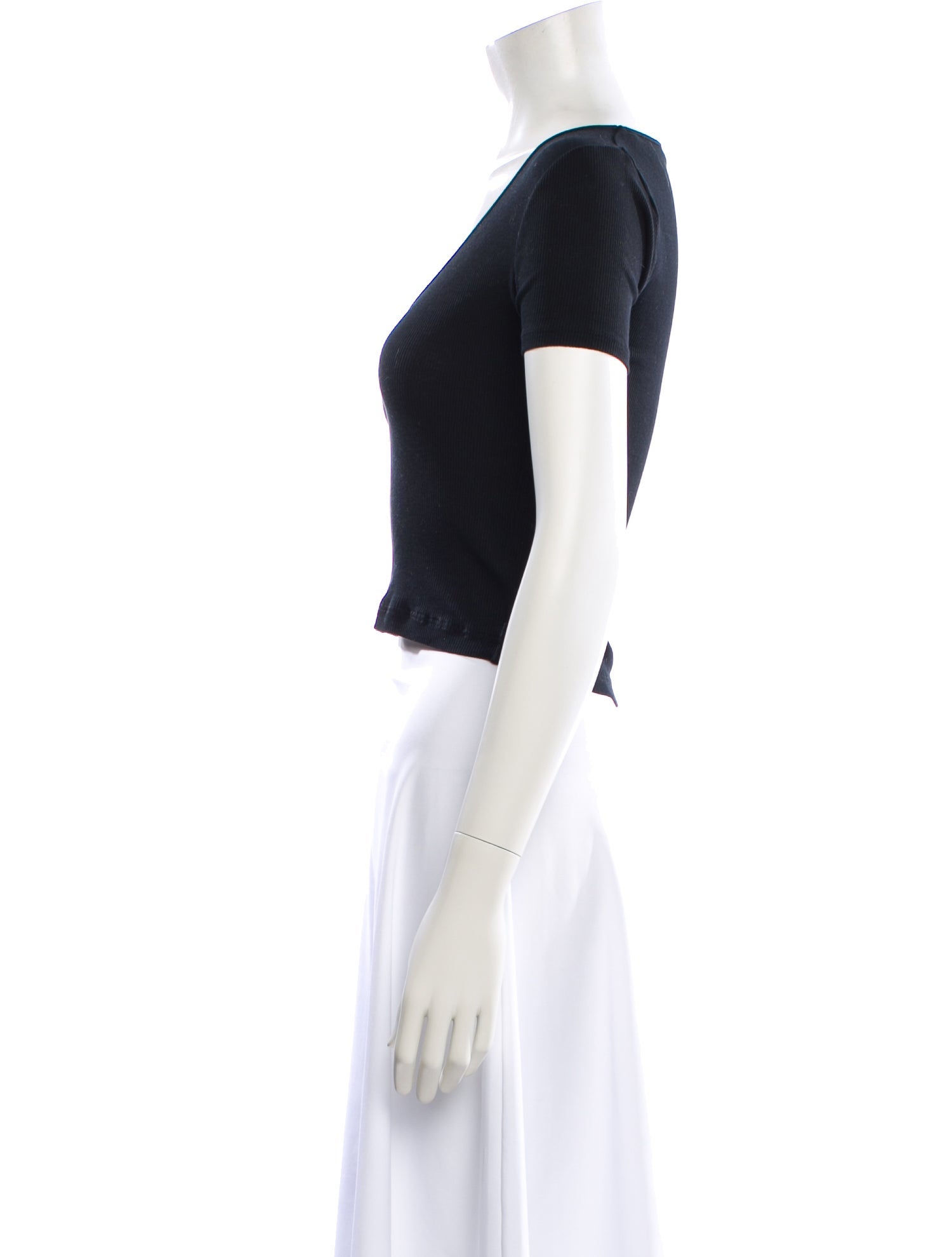 NINETY PERCENT V-Neck Short Sleeve Crop Top