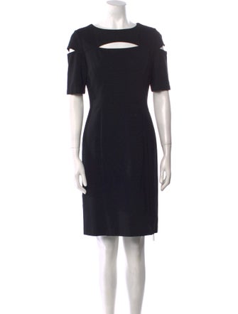 Nuè Bateau Neckline Knee-Length Dress