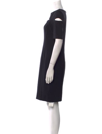 Nuè Bateau Neckline Knee-Length Dress