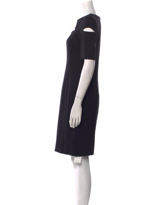 Nuè Bateau Neckline Knee-Length Dress