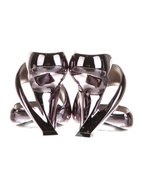 Julian Hakes Cutout Accent Slides