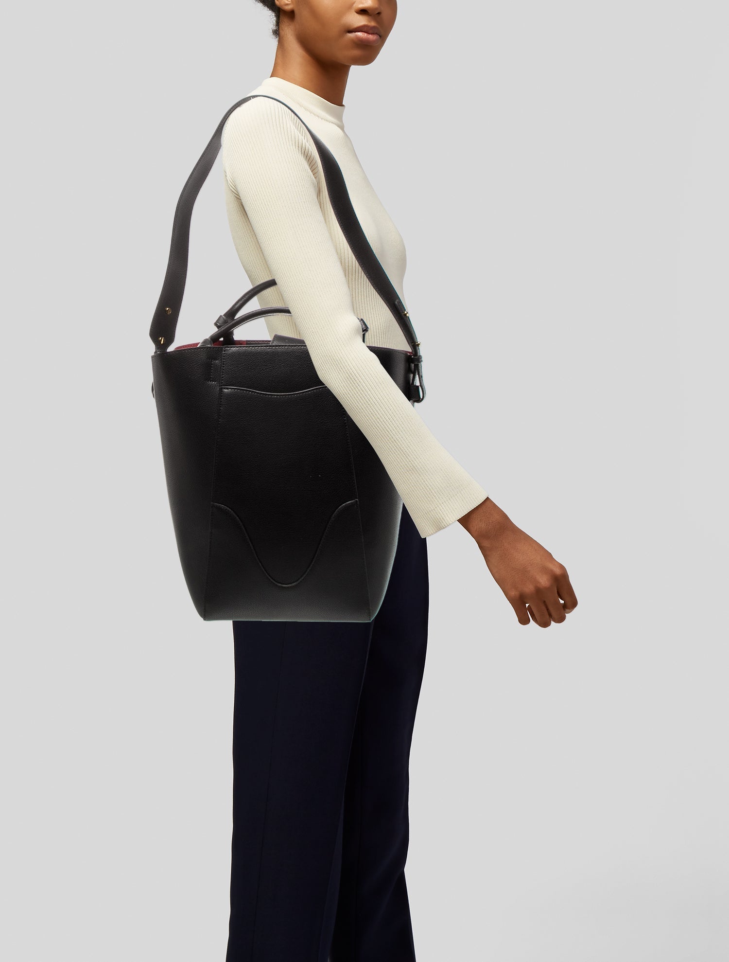 Oleada Leather Bucket Bag