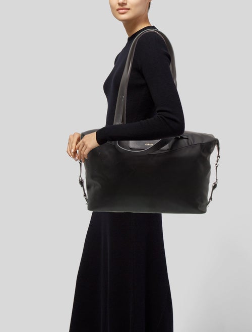Oleada Nylon Shoulder Bag