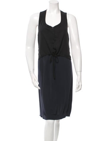 Ohne Titel Sleeveless Knee-Length Dress