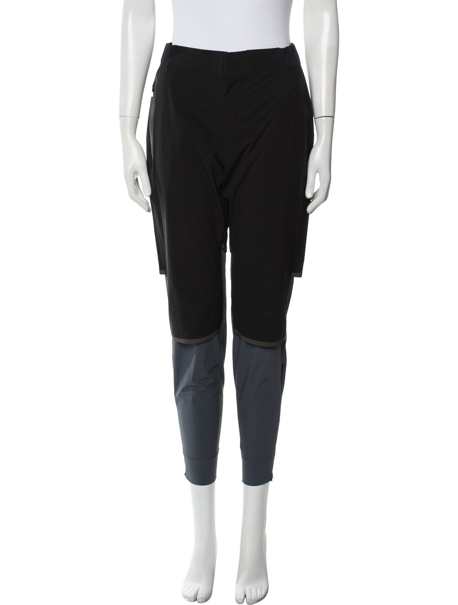 On Tassel Accents Sweatpants