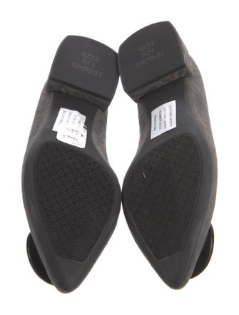 Pas de Rouge Suede Flats