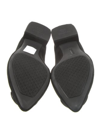 Pas de Rouge Suede Pumps