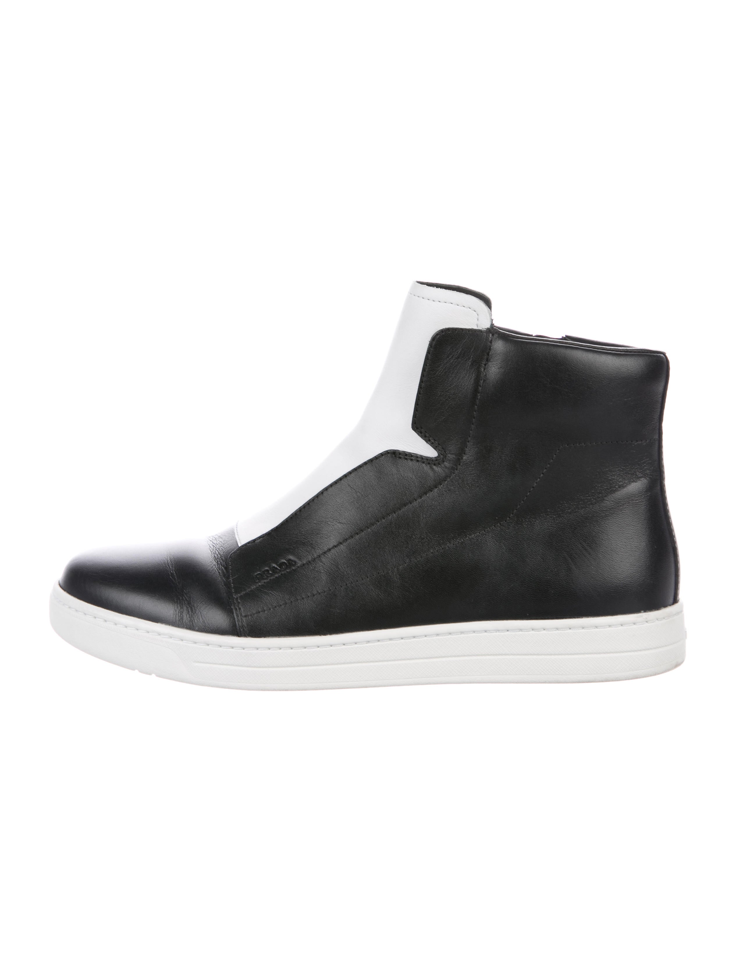 laceless high tops