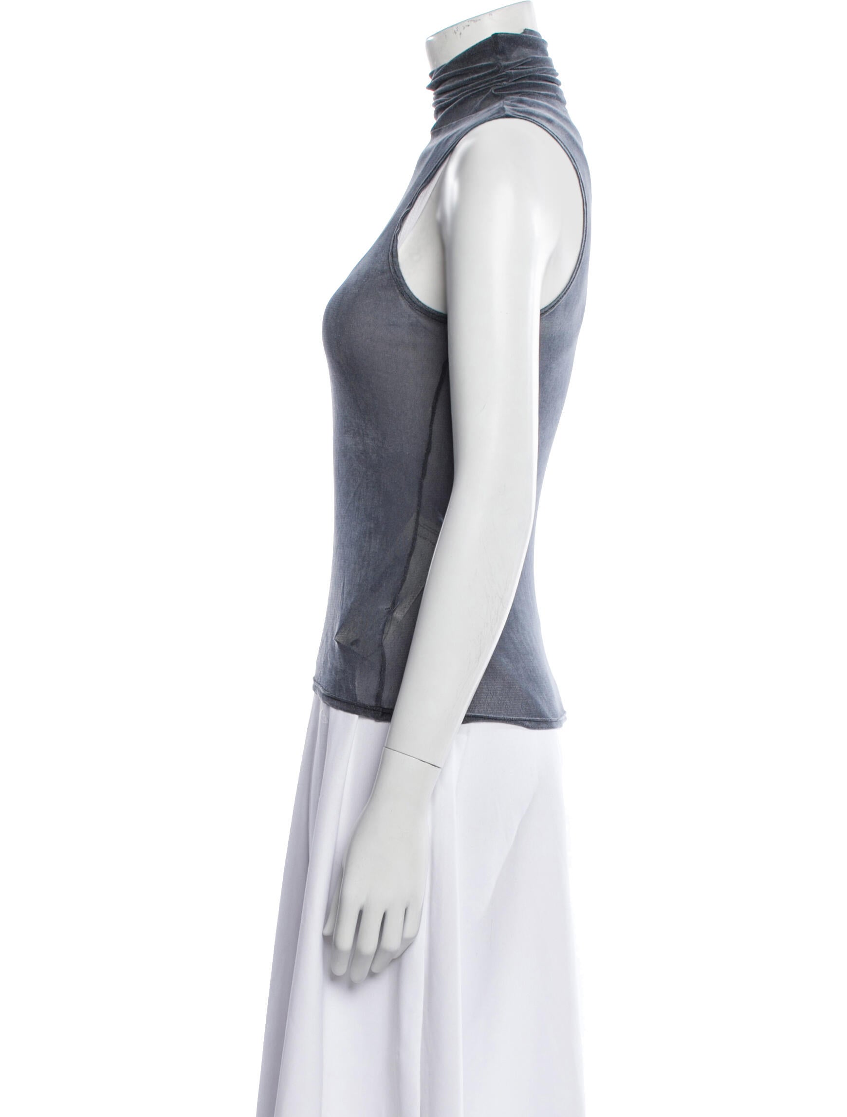 PRISCAVera Turtleneck Sleeveless Top