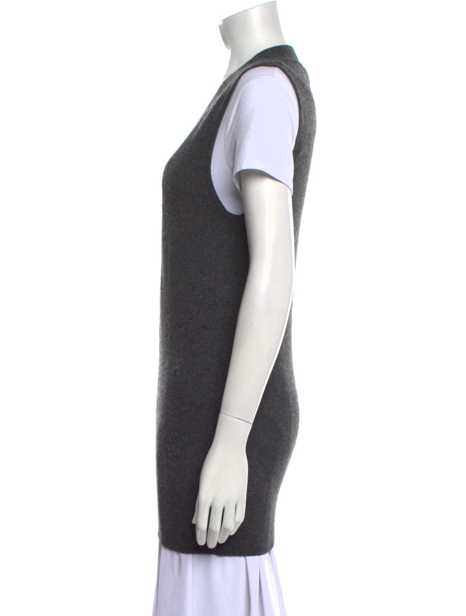 Qi Cashmere V-Neck Sweater