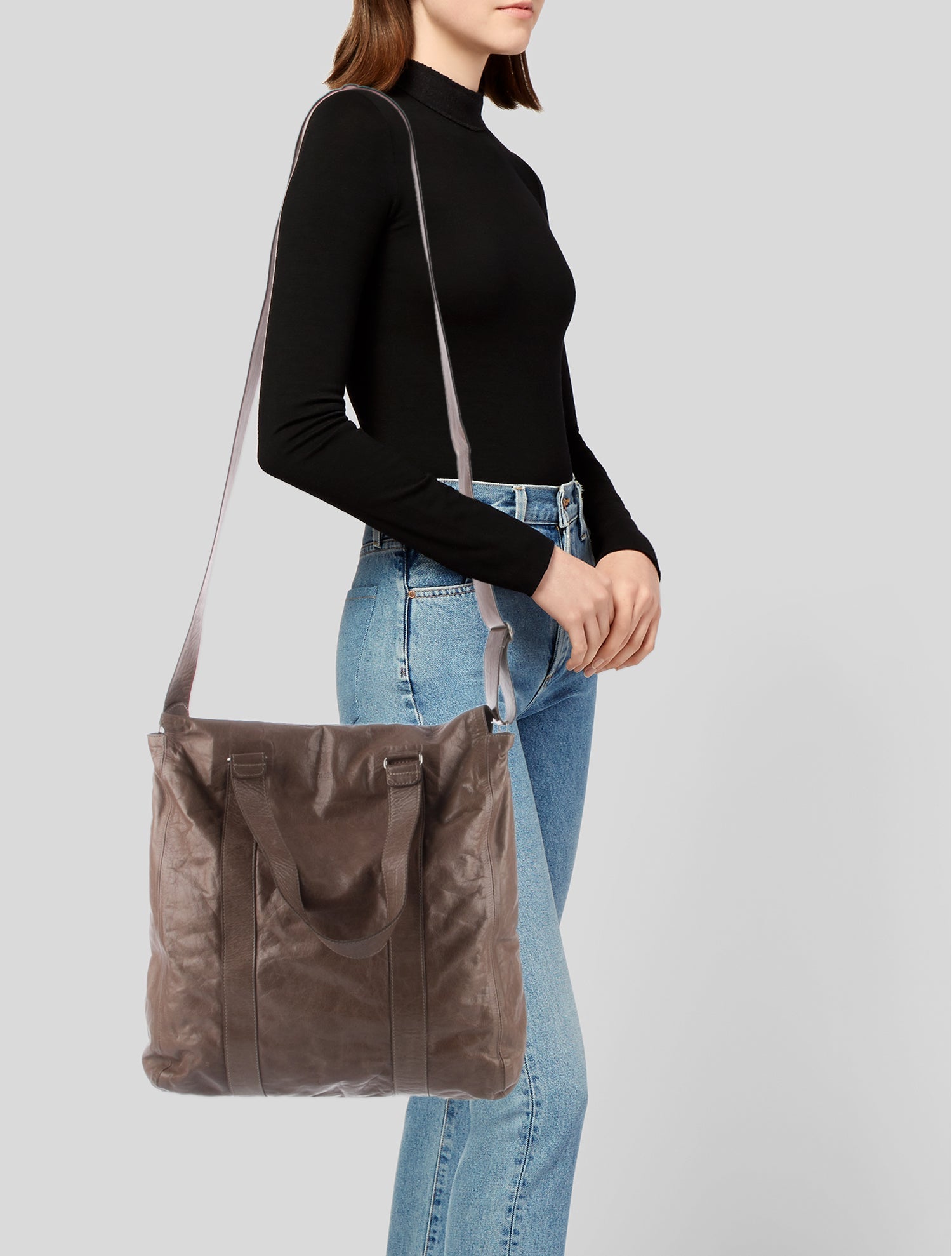 M0851 Leather Messenger Bag