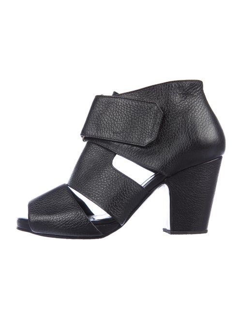 Rachel Comey Leather Cutout Accent Sandals Black