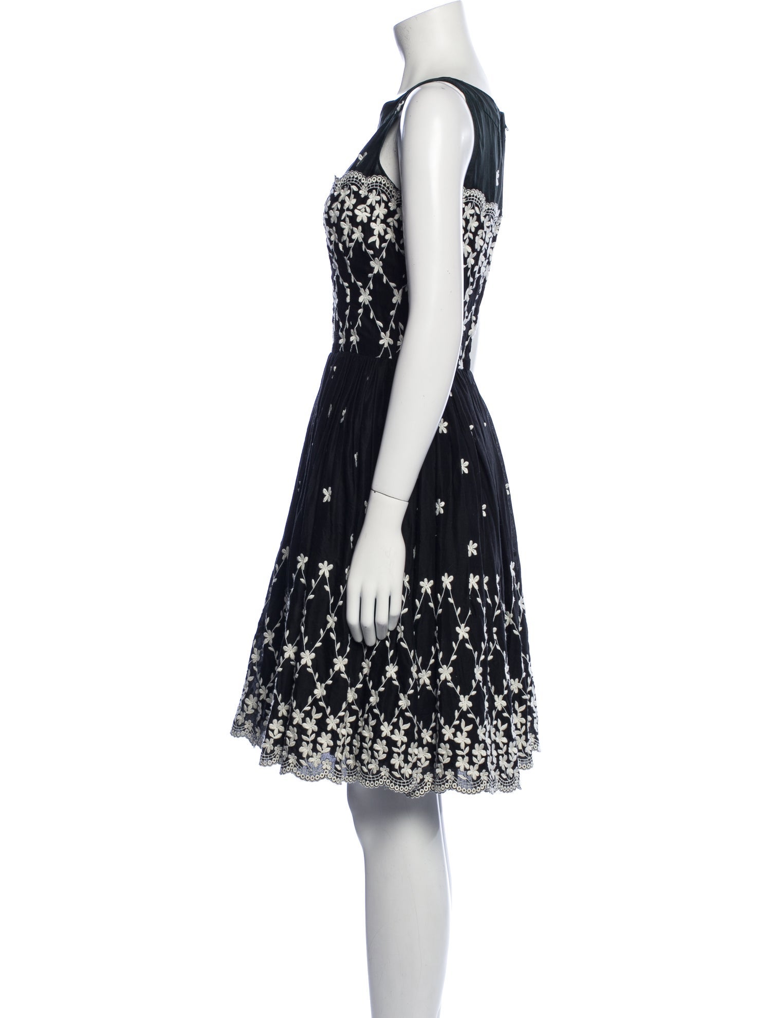 Red Valentino Floral Print Knee-Length Dress - Black Dresses, Clothing -  WRE79293 | The RealReal