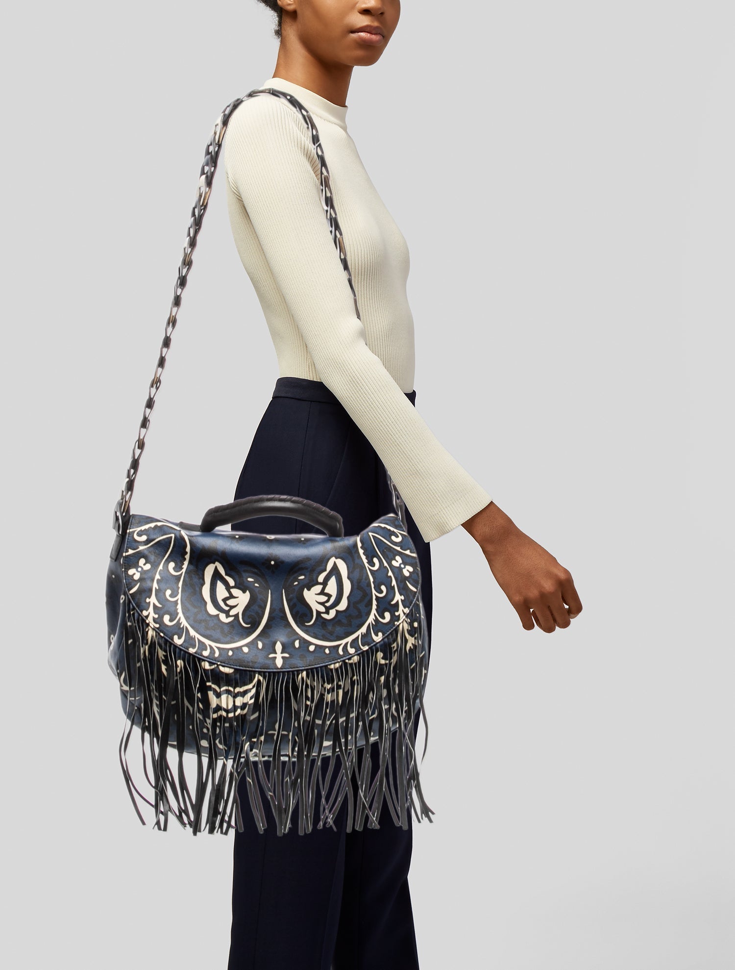 REDValentino♡ショルダーバッグ レッド ヴァレンティノ、“大きなラッフル”付き新作ショルダーバッグ