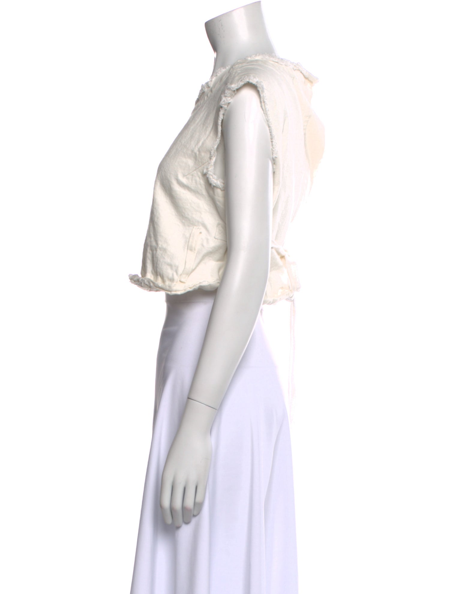 Recto Scoop Neck Sleeveless Crop Top