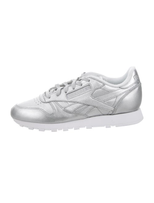 Reebok Leather Round-Toes Sneakers Silver