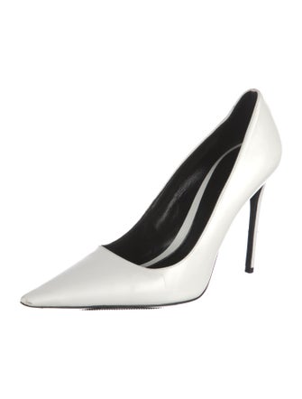 Retrofête Leather Pumps