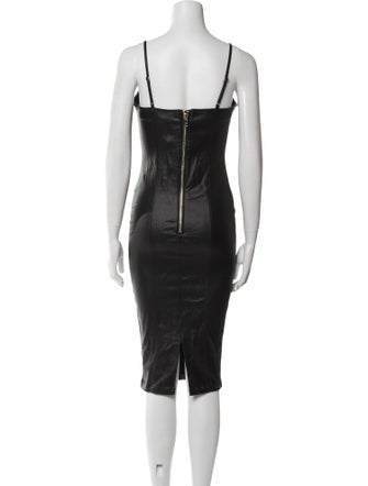 Retrofête V-Neck Knee-Length Dress