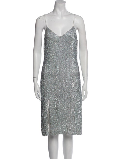 Retrofête V-Neck Knee-Length Dress