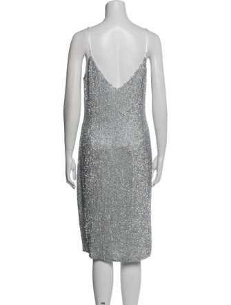 Retrofête V-Neck Knee-Length Dress