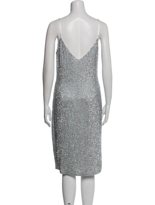 Retrofête V-Neck Knee-Length Dress