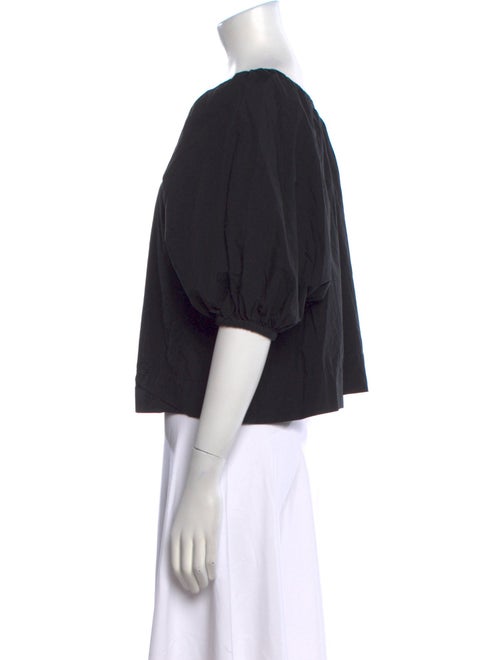 Raquel Allegra Scoop Neck Three-Quarter Sleeve Crop Top