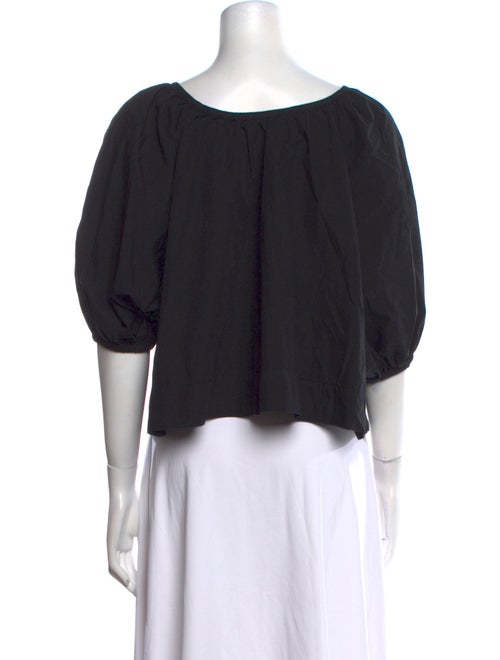 Raquel Allegra Scoop Neck Three-Quarter Sleeve Crop Top