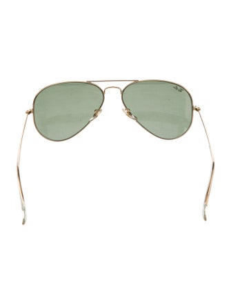 Ray-Ban Aviator Tinted Sunglasses