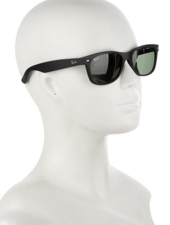 Ray-Ban Wayfarer Tinted Sunglasses