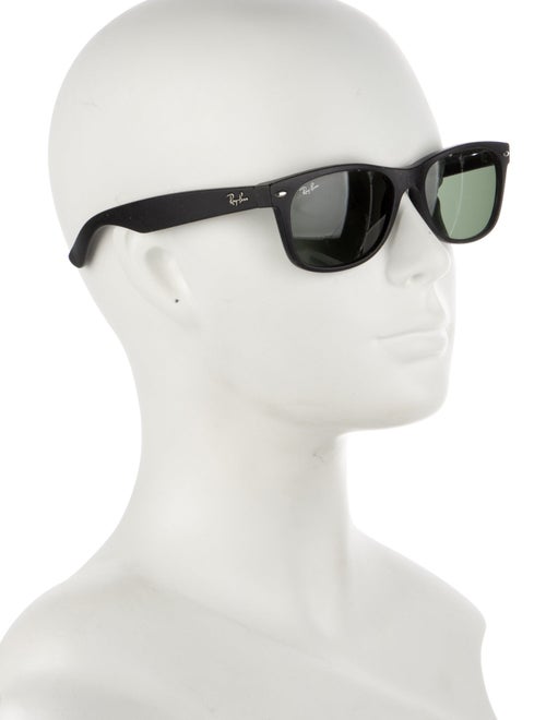 Ray-Ban Wayfarer Tinted Sunglasses