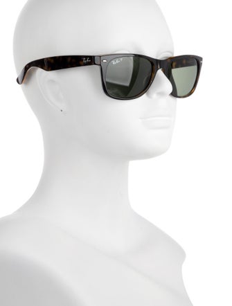 Ray-Ban Wayfarer Tinted Sunglasses