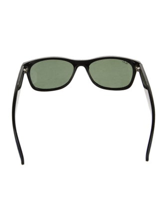 Ray-Ban Wayfarer Tinted Sunglasses