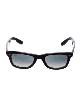 Ray-Ban Wayfarer Tinted Sunglasses