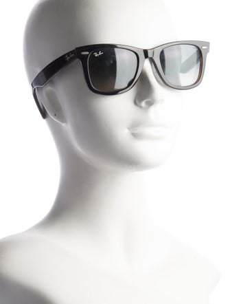 Ray-Ban Wayfarer Tinted Sunglasses