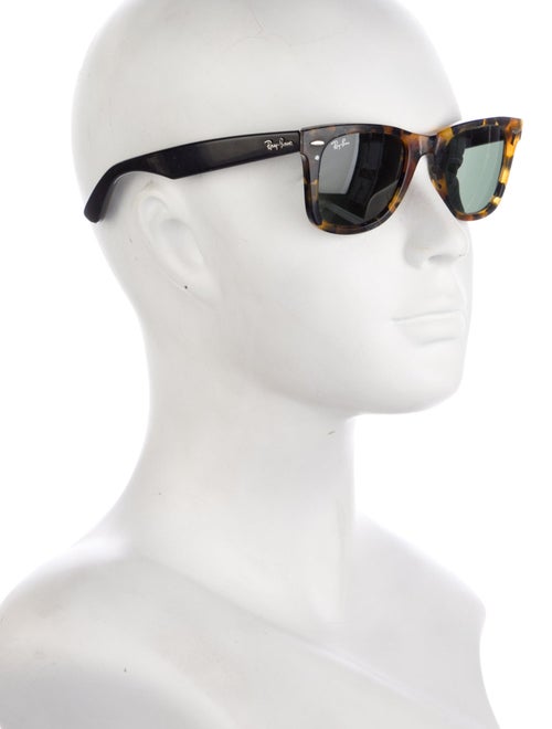 Ray-Ban Wayfarer Tinted Sunglasses