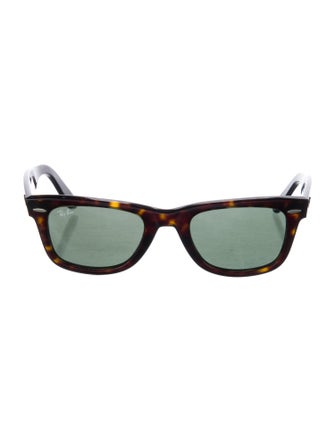 Ray-Ban Wayfarer Tinted Sunglasses