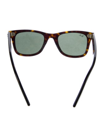 Ray-Ban Wayfarer Tinted Sunglasses