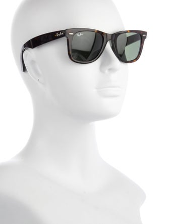 Ray-Ban Wayfarer Tinted Sunglasses
