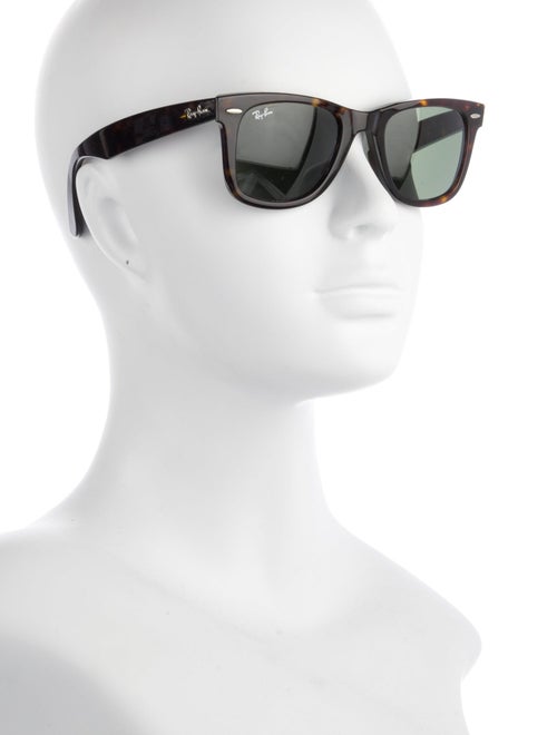 Ray-Ban Wayfarer Tinted Sunglasses